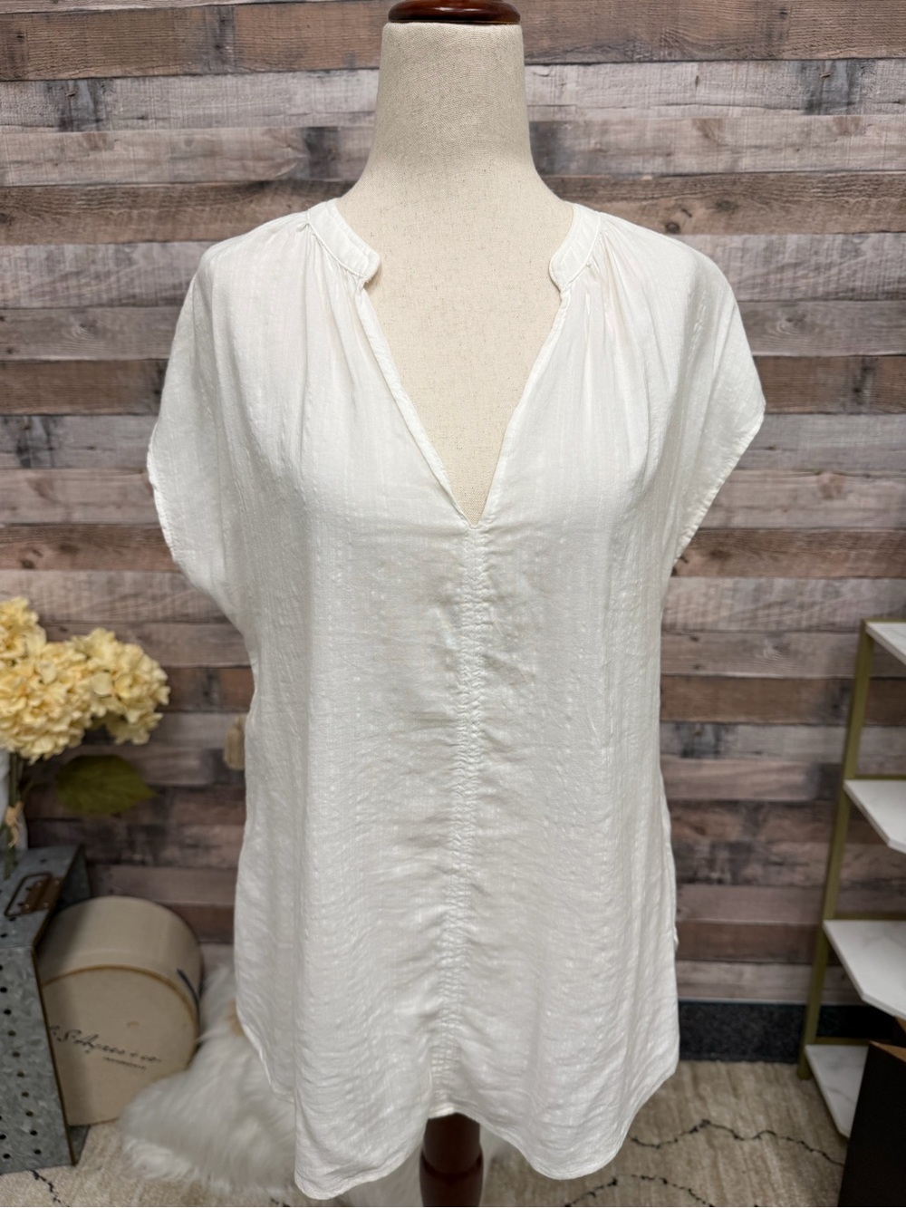 H&M white cap sleeve v neck shirt small